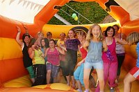 Fröhliches Haus feierte Geburtstag Bild: Fröhliches Haus feierte Geburtstag
