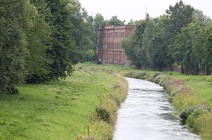 Unterwegs: Hoch oben die Krane