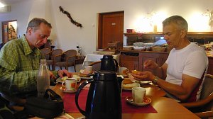 Von West nach Ost: Frühstück nach 124 km in Grillenberg