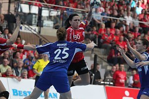 THC gewinnt erstes Champion League Spiel klar mit 33:20