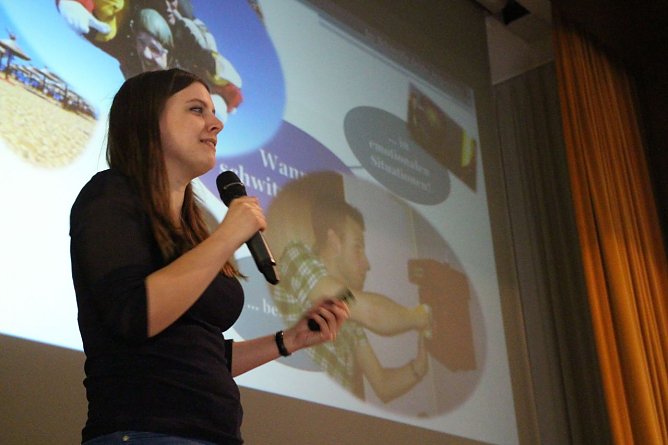 Gehört zur "seltenen Spezies" der weiblichen Science Slammer - Janina Otto (Foto: Angelo Glashagel) Gehört zur "seltenen Spezies" der weiblichen Science Slammer - Janina Otto (Foto: Angelo Glashagel)