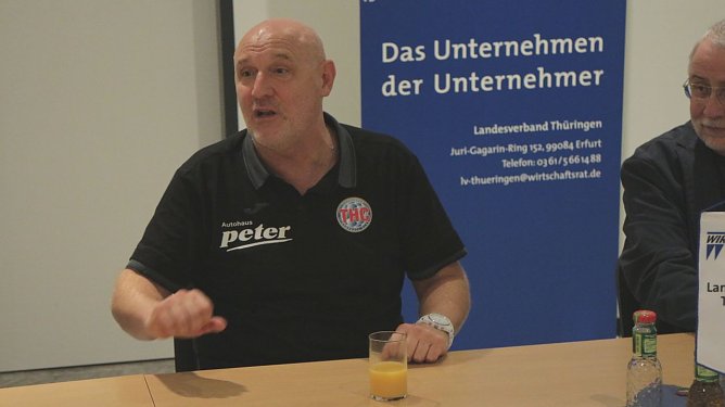 THC Trainer Herbert Müller: es ist ein ungleiches Kräftemessen (Foto: Angelo Glashagel) THC Trainer Herbert Müller: es ist ein ungleiches Kräftemessen (Foto: Angelo Glashagel)