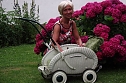 In diesem Kinderwagen hat Edith Junker schon als Baby gelegen. Er bekam einen Ehrenplatz im Museum des Ehepaares. Sie hält ihn in Ehren. (Foto: Kurt Frank) In diesem Kinderwagen hat Edith Junker schon als Baby gelegen. Er bekam einen Ehrenplatz im Museum des Ehepaares. Sie hält ihn in Ehren. (Foto: Kurt Frank)