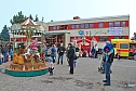 Doppelter Wirbelwind: Beim Kinderfest freuten sich Gro&szlig; und Klein &uuml;ber Karussell, Zuckerwatte, H&uuml;pfburg und Tombola. (Foto: JUH)