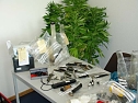 Beschlagnahmte Drogen und mehr (Foto: ) Beschlagnahmte Drogen und mehr (Foto: )