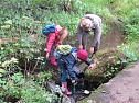 Wissenswertes rund ums Wasser erfuhren die Grundschüler Niedersachswerfens am Mühlberg (Foto: Pressestelle Landratsamt) Wissenswertes rund ums Wasser erfuhren die Grundschüler Niedersachswerfens am Mühlberg (Foto: Pressestelle Landratsamt)
