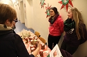 Vom Advenstkranz bis zum selbstgebackenen Pl&auml;tzchen konnte man auf dem Weihnachtsbasar der Nordh&auml;user Petersbergschule viel entdecken und naschen (Foto: Angelo Glashagel)