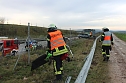 Auto kommt von der Fahrbahn ab (Foto: Feuerwehr Heiligenstadt)