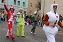 N&auml;rrinnen und Narren trotzen Wetter (2) (Foto: Karl-Heinz Herrmann)