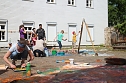 Actionpainting an der Jugendkunstschule (Foto: Angelo Glashagel)