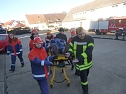 Jugendfeuerwehrleute bei der Ausbildung (Foto: Ch. Burkert)