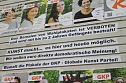 Kunst f&uuml;r alle! - beim diesj&auml;hrigen Kunstfest durfte man auch Wahlplakate verunstalten (Foto: Angelo Glashagel)