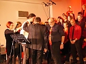 Kar&iacute;bu verabschiedete sich von seinem langj&auml;hrigen Chorleiter (Foto: R. Englert)