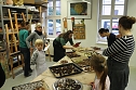 Backen, Basteln, B&auml;ume schm&uuml;cken - an der Jugendkunstschule und im Weltladen konnte man das heute selbst machen (Foto: Angelo Glashagel)