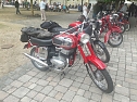 Trotz der wochenlangen Hitze kamen zum diesjährigen Treffen über 100 Besitzer eines Mopeds, Motorrollers, Motorrades oder Dreirades der tschechischen Marken Jawa oder CZ auf das Gelände der Festscheune in Röblingen am See (Sachsen-Anhalt) (Foto: H. Rein) Trotz der wochenlangen Hitze kamen zum diesjährigen Treffen über 100 Besitzer eines Mopeds, Motorrollers, Motorrades oder Dreirades der tschechischen Marken Jawa oder CZ auf das Gelände der Festscheune in Röblingen am See (Sachsen-Anhalt) (Foto: H. Rein)