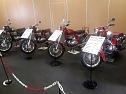 Trotz der wochenlangen Hitze kamen zum diesjährigen Treffen über 100 Besitzer eines Mopeds, Motorrollers, Motorrades oder Dreirades der tschechischen Marken Jawa oder CZ auf das Gelände der Festscheune in Röblingen am See (Sachsen-Anhalt) (Foto: H. Rein) Trotz der wochenlangen Hitze kamen zum diesjährigen Treffen über 100 Besitzer eines Mopeds, Motorrollers, Motorrades oder Dreirades der tschechischen Marken Jawa oder CZ auf das Gelände der Festscheune in Röblingen am See (Sachsen-Anhalt) (Foto: H. Rein)