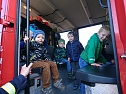 Regenbogen-Kinder zu Besuch bei der Feuerwehr (Foto: Ch. Burkert)