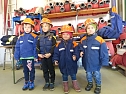 Regenbogen-Kinder zu Besuch bei der Feuerwehr (Foto: Ch. Burkert)