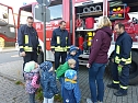 Regenbogen-Kinder zu Besuch bei der Feuerwehr (Foto: Ch. Burkert)