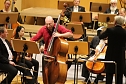 Virtuos am Kontrabass (Foto: Karl-Heinz Herrmann)