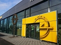 Modernes OPEL-Autohaus entstand in 8 Monaten Bauzeit (Foto: Autohaus Peter)