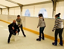 Die Drittkl&auml;ssler hatten viel Spa&szlig; auf der Eisfl&auml;che. (Foto: privat)