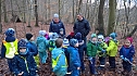 Spatzenkinder erkunden den Wald (Foto: privat) Spatzenkinder erkunden den Wald (Foto: privat)
