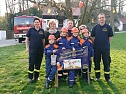 Die Jugendfeuerwehr Neustadt-Osterode schm&uuml;ckt den Kurpark (Foto: Christoph Burkert)