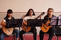 Das Gitarrenensemble um Tuyet Anh Mai, Lucie-Trine Hildenbrandt und Nele Heidl (Foto: Heike Roeder) Das Gitarrenensemble um Tuyet Anh Mai, Lucie-Trine Hildenbrandt und Nele Heidl (Foto: Heike Roeder)