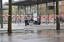 Herrenlose Tasche auf dem Bahnhofsvorplatz sorgt für Polizeieinsatz (Foto: S. Dietzel) Herrenlose Tasche auf dem Bahnhofsvorplatz sorgt für Polizeieinsatz (Foto: S. Dietzel)