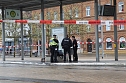 Herrenlose Tasche auf dem Bahnhofsvorplatz sorgt für Polizeieinsatz (Foto: S. Dietzel) Herrenlose Tasche auf dem Bahnhofsvorplatz sorgt für Polizeieinsatz (Foto: S. Dietzel)