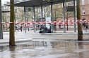Herrenlose Tasche auf dem Bahnhofsvorplatz sorgt für Polizeieinsatz (Foto: S. Dietzel) Herrenlose Tasche auf dem Bahnhofsvorplatz sorgt für Polizeieinsatz (Foto: S. Dietzel)