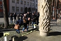 Gedenken vor dem Rathaus (Foto: agl)