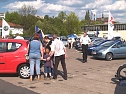 Menschen und Autos (Foto: nnz)