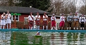 Traditionelles Anbaden im Neustädter Freibad bei fünf Grad Wassertemperatur (Foto: S.Teztel) Traditionelles Anbaden im Neustädter Freibad bei fünf Grad Wassertemperatur (Foto: S.Teztel)