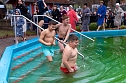 Traditionelles Anbaden im Neustädter Freibad bei fünf Grad Wassertemperatur (Foto: S.Teztel) Traditionelles Anbaden im Neustädter Freibad bei fünf Grad Wassertemperatur (Foto: S.Teztel)