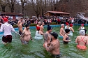 Traditionelles Anbaden im Neustädter Freibad bei fünf Grad Wassertemperatur (Foto: S.Teztel) Traditionelles Anbaden im Neustädter Freibad bei fünf Grad Wassertemperatur (Foto: S.Teztel)