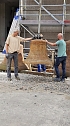 In Ellrich wurden heute die Spitzen auf die neuen Kircht&uuml;rme gesetzt und die Glocken in die H&ouml;he gebracht (Foto: Sven Tetzel)