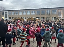 Weihnachtsmarkt und Spendenübergabe an der Heinz Sielmann Grundschule (Foto: HSG) Weihnachtsmarkt und Spendenübergabe an der Heinz Sielmann Grundschule (Foto: HSG)
