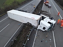 Sattelschlepper auf der A38 umgekippt (Foto: S.Dietzel) Sattelschlepper auf der A38 umgekippt (Foto: S.Dietzel)