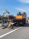 Ein Lkw kollidierte auf der A38 mit einem Schilderwagen (Foto: Silvio Dietzel/Feuerwehr Gro&szlig;wechsungen)