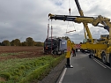 Bergungsarbeiten an der Unfallstelle auf der B243 (Foto: vgf)