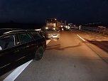 Crash auf der Autobahn (Foto: Berufsfeuerwehr) Crash auf der Autobahn (Foto: Berufsfeuerwehr)