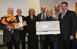 Von links: Mike Seidel (adapt), Dr. J&uuml;rgen Poerschke (FHN), Prof. Dr. Sylvia Schade-Dannewitz (FHN), Landrat Joachim Claus, Manfred M&uuml;ller (Schachtbau), Hans M&ouml;nnich (MAB), Thomas Seeber (Sparkasse)  (Foto: J. Piper)