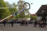 Maibaum in Bielen gesetzt (Foto: nnz)