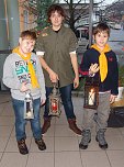 Pfadfinder verteilen das Friedenslicht (Foto: D. Lang)