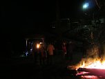 Mit Fackeln unterwegs (Foto: M. Kappler)