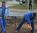 Systematisch wird abgesucht (Foto: M. K.) Systematisch wird abgesucht (Foto: M. K.)
