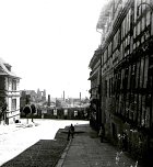 Blick vom Hagentor, Höhe der ehemaligen Brauerei, zum Hagen. Die Ruine dort ist die des Ilfelder Hofs. Die hohe Ruine links hinten gehört zur ehemaligen Marktkirche. Nur das Backsteinhaus steht noch (Foto: Archiv Fritz Schmalz) Blick vom Hagentor, Höhe der ehemaligen Brauerei, zum Hagen. Die Ruine dort ist die des Ilfelder Hofs. Die hohe Ruine links hinten gehört zur ehemaligen Marktkirche. Nur das Backsteinhaus steht noch (Foto: Archiv Fritz Schmalz)