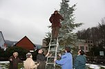 Der Weihnachtsbaum steht (Foto: Seifert) Der Weihnachtsbaum steht (Foto: Seifert)